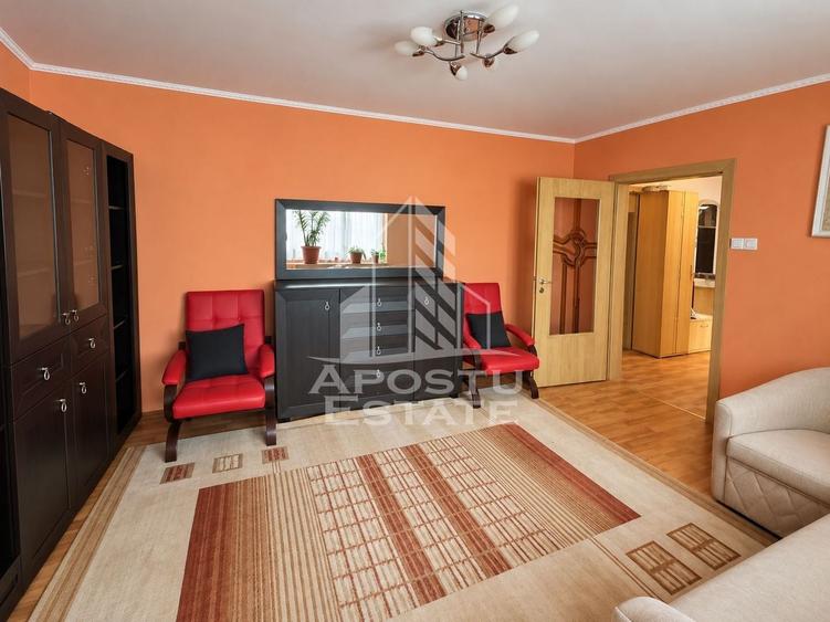 Apartament cu 3 camere decomandat, mobilat în Girocului