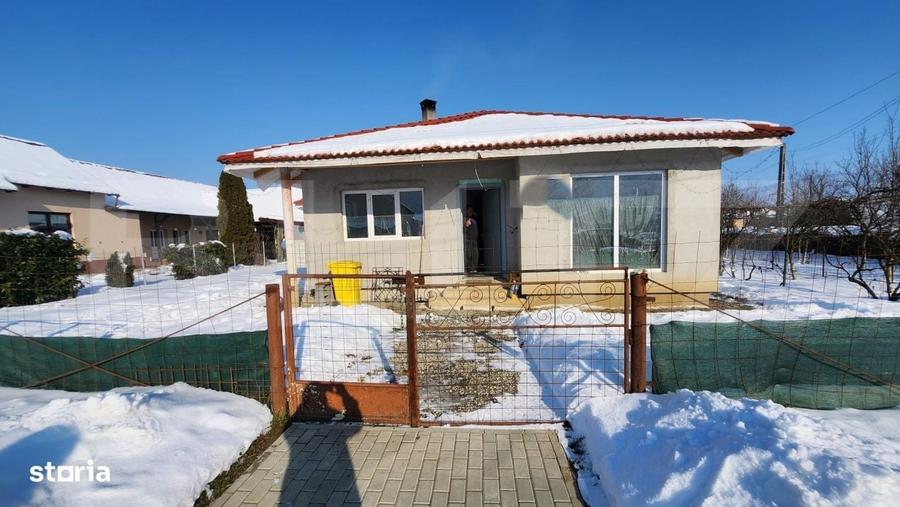 Casă cu 4 camere în Domnești