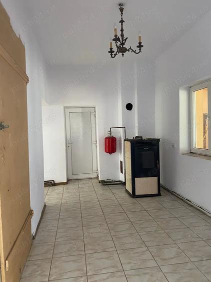 Casă cu 4 camere cu Teren 2877 Mp în Dolaț
