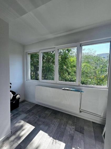 Apartament cu 3 camere semidecomandat, mobilat în Alexandru Obregia