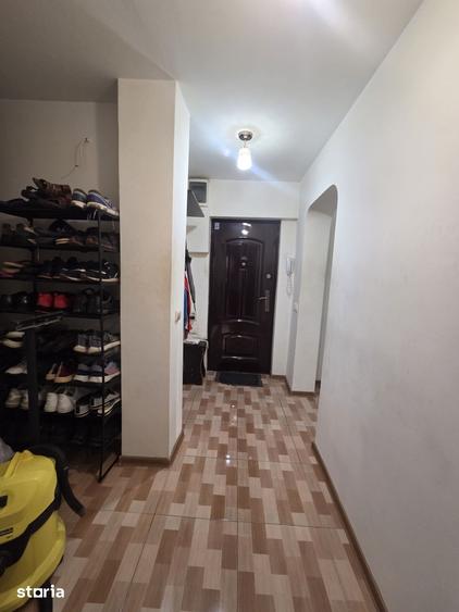 Apartament cu 3 camere decomandat în Obor