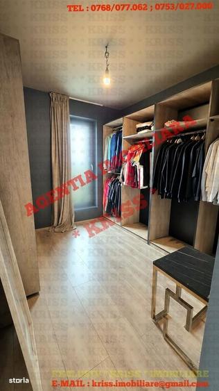 Casă cu 4 camere cu Teren 500 Mp în Central
