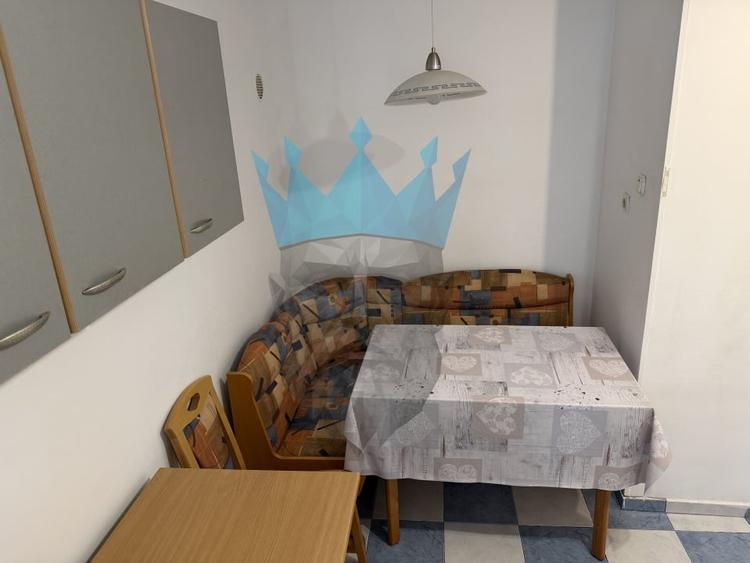 Apartament cu 3 camere semidecomandat, mobilat în P-ța Romană