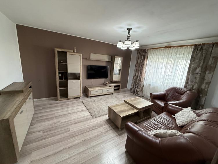 Apartament de inchiriat, 3 camere, bucatarie separata, 85mp, et.2, bloc cu lift, str.Lunga, Sibiu - 1