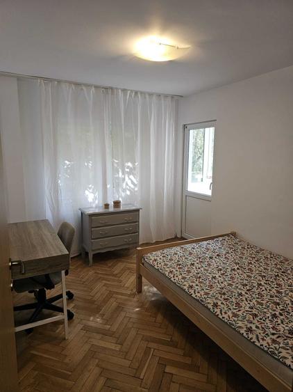 Apartament cu 4 camere decomandat în Central