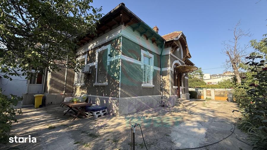 Casă cu 6 camere cu Teren 1013 Mp în Moșilor