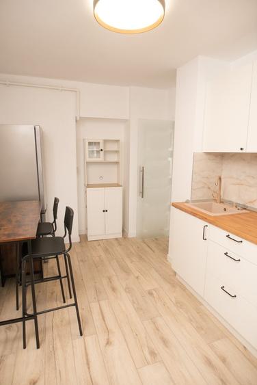 Apartament cu 3 camere decomandat în Exterior Vest