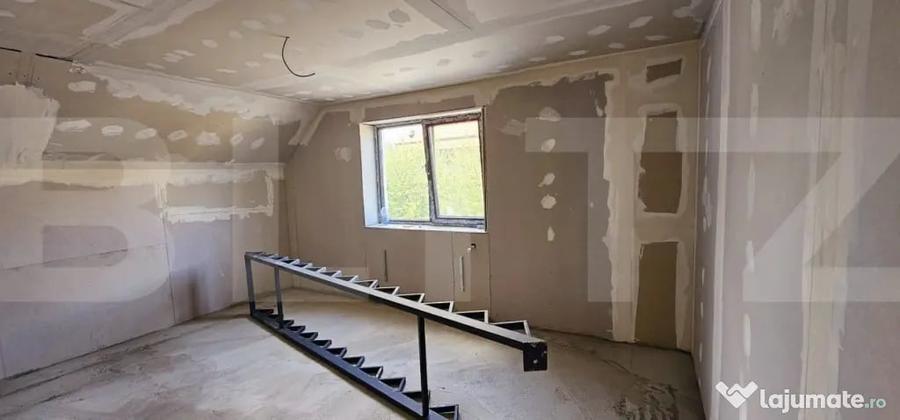 Casă cu 7 camere cu Teren 590 Mp în Semicentral