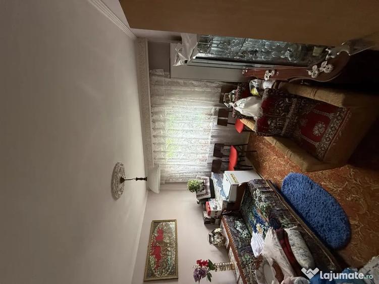 Apartament cu 3 camere decomandat în Găvana
