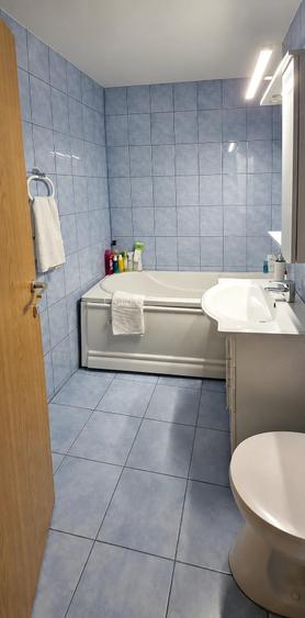 Apartament cu 3 camere decomandat în Rolast