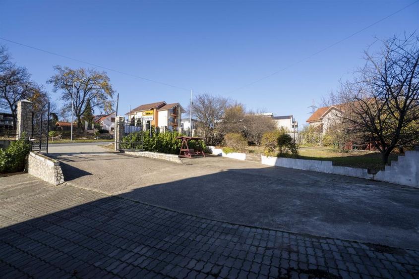 Spațiu comercial, de 599 mp, în Sânmartin