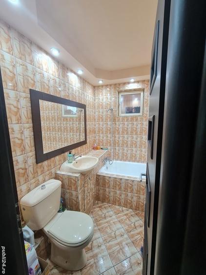 Apartament cu 4 camere decomandat în Tractorul
