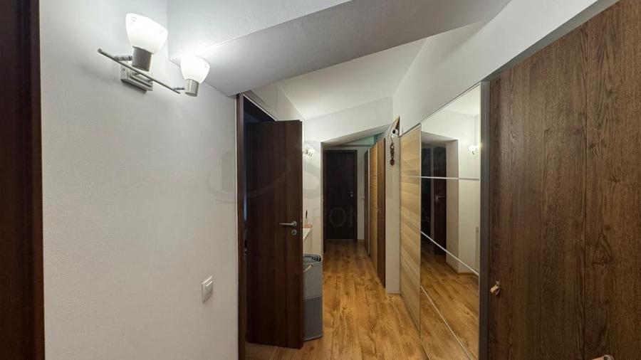 Apartament cu 5 camere decomandat în Dristor