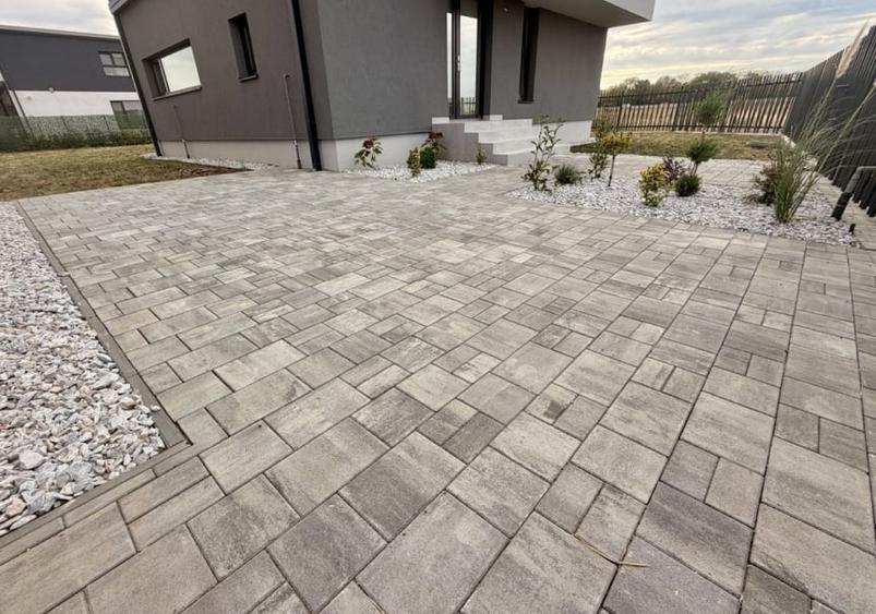 Casă individuală cu 4 camere cu Canalizare în Giarmata