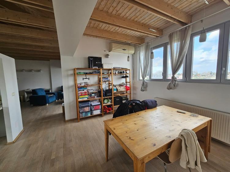 Penthouse cu 4 camere decomandat, mobilat în Complex Studențesc