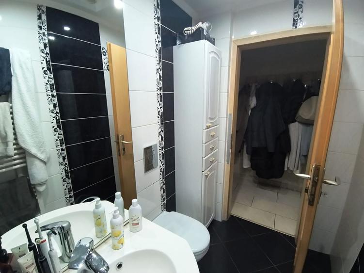 Apartament cu 4 camere decomandat, mobilat în Nord-Est