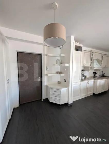Apartament cu 4 camere semidecomandat în Florești