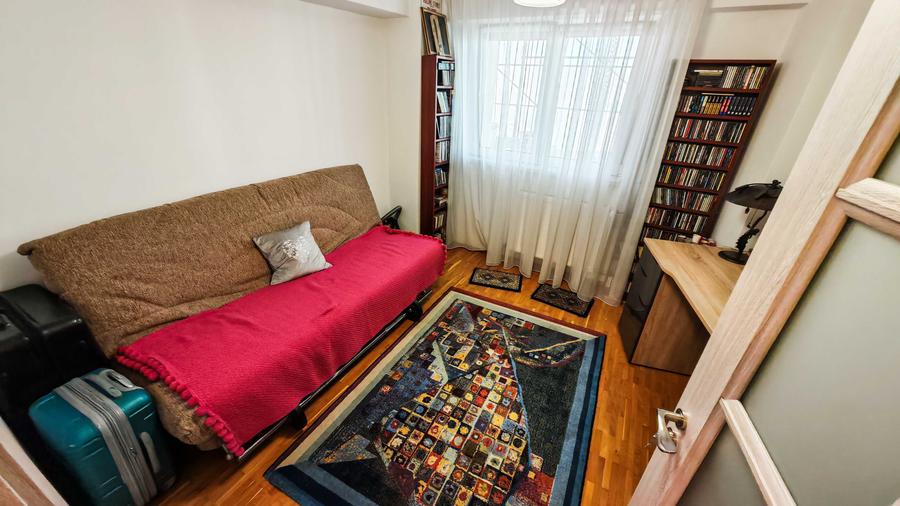 Apartament cu 3 camere decomandat în Baba Novac