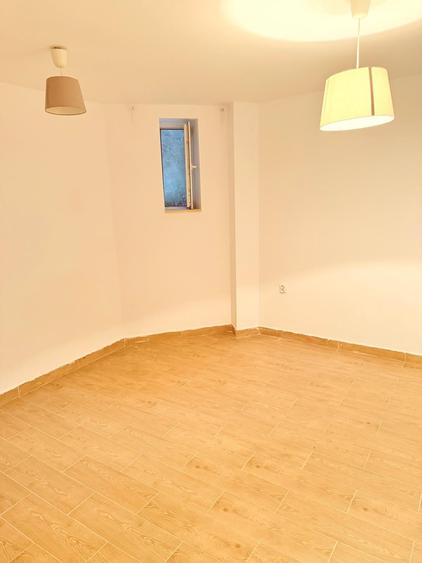 Apartament cu 3 camere semidecomandat în Arcul de Triumf