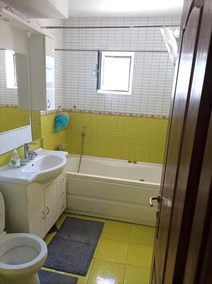Apartament cu 3 camere decomandat, mobilat în Nicolina