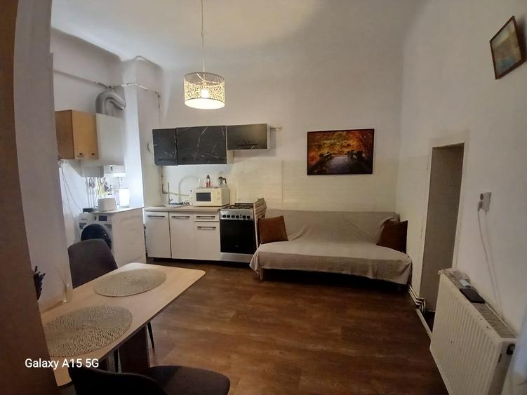 Apartament cu 2 camere circular în Central — fotografia 1