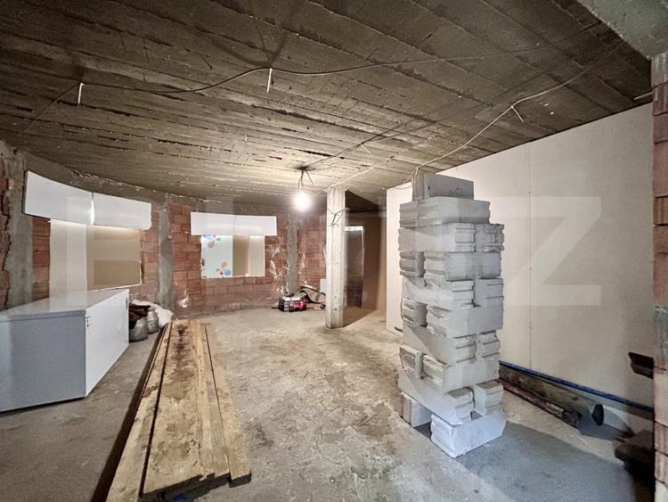 Casă individuală cu 4 camere cu Garaj în Exterior Vest