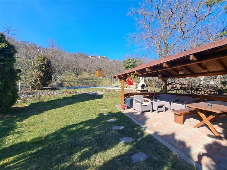 Casă individuală cu 4 camere cu Canalizare în Grigorescu