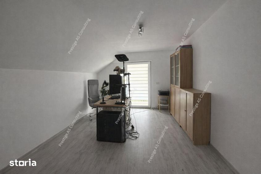 Casă cu 5 camere cu Teren 648 Mp în Ghiroda