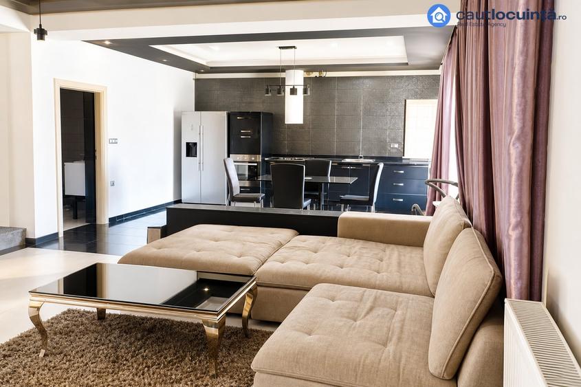 Casă cu 5 camere cu Teren 220 Mp în Vitan
