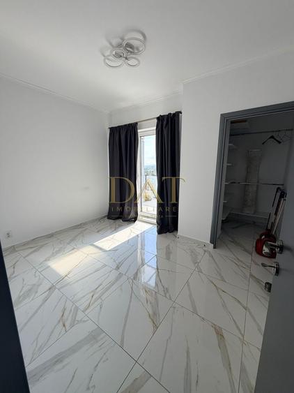 Apartament cu 3 camere semidecomandat, mobilat în Bună Ziua