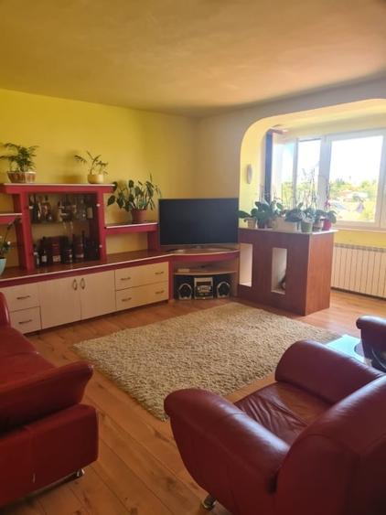 Închiriez apartament cu 3 camere, în zona Cantemir - 2