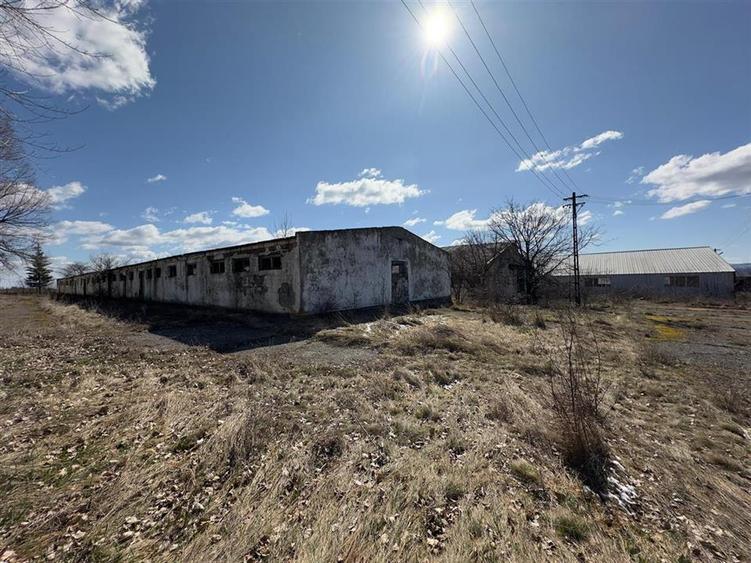 Spațiu industrial, de 8,164 mp, în Ciohorăni