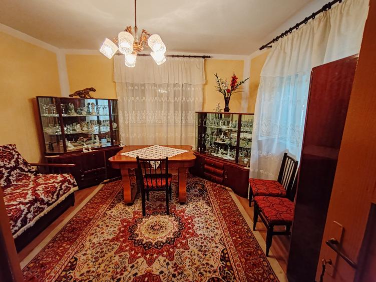 Casă individuală cu 6 camere cu Teren 900 Mp în Șercăița