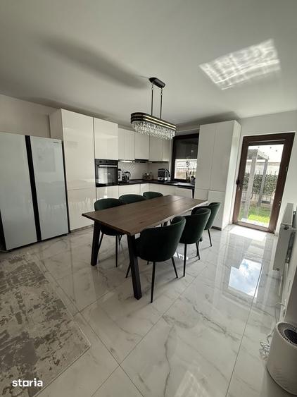 Casă cu 4 camere cu Teren 120 Mp în Central