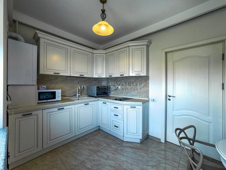 Apartament cu 3 camere decomandat, mobilat în Central