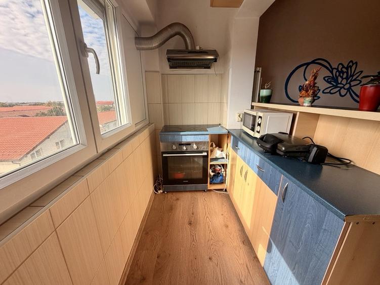 Apartament cu 2 camere semidecomandat, mobilat în Torontalului