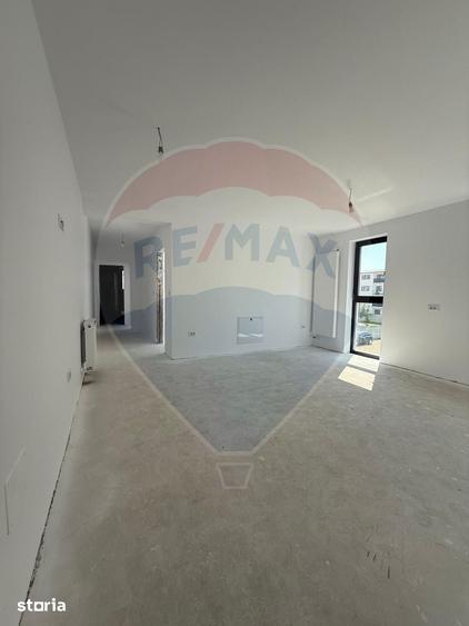 Spațiu comercial, de 960 mp, în Ipotești