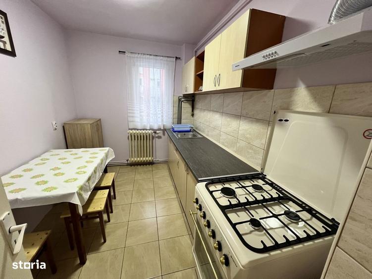 Apartament cu 2 camere semidecomandat, mobilat în Mihai Viteazul