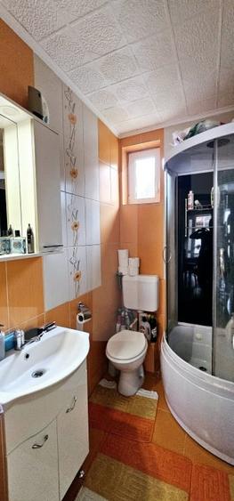 Casă individuală cu 7 camere cu Canalizare în Semicentral
