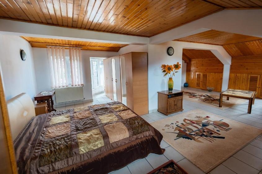 Casă individuală cu 5 camere cu Canalizare în Central