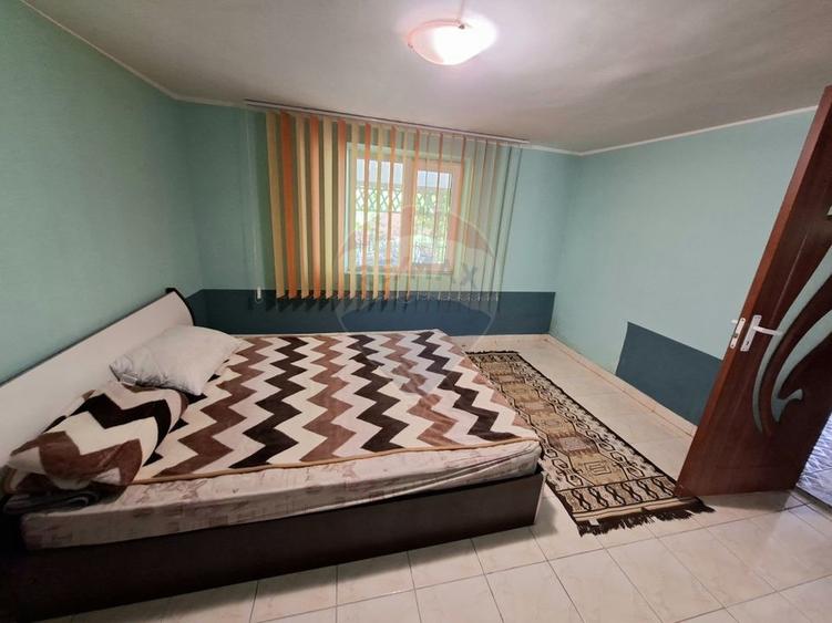 Casă individuală cu 4 camere cu Teren 1088 Mp în Răcăciuni