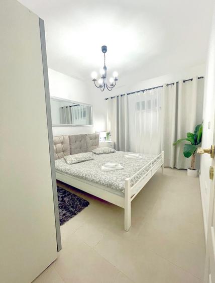 Apartament cu 3 camere decomandat, mobilat în Central
