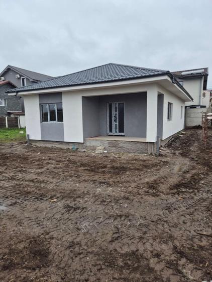 Casă individuală cu 4 camere cu Teren 300 Mp în Central