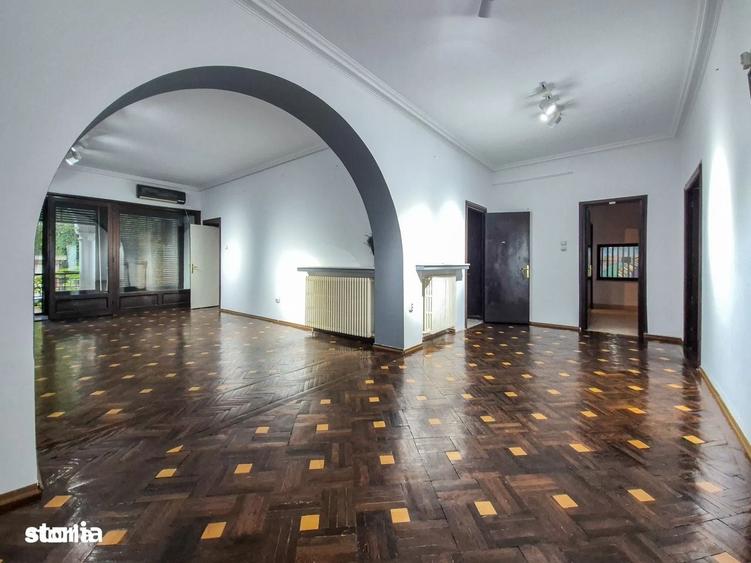 Apartament cu 4 camere decomandat în Romană