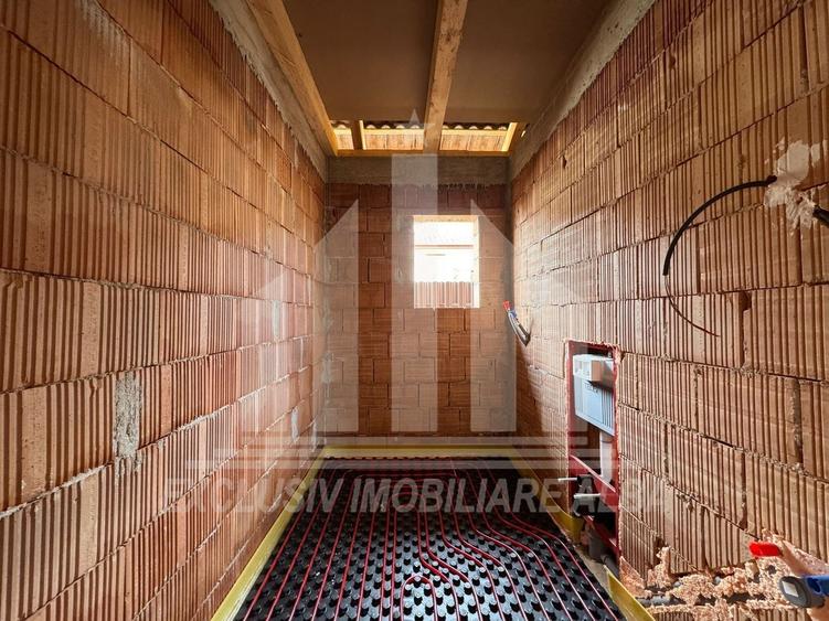 Casă individuală cu 4 camere cu Canalizare în Cetate