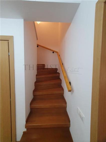 Duplex cu 5 camere cu Teren 200 Mp în Est