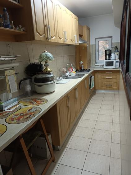 Apartament cu 3 camere semidecomandat în Basarab
