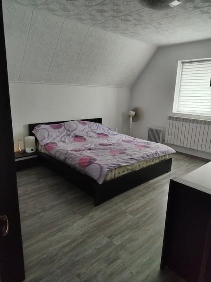 Casă individuală cu 5 camere cu Canalizare în Cârcea