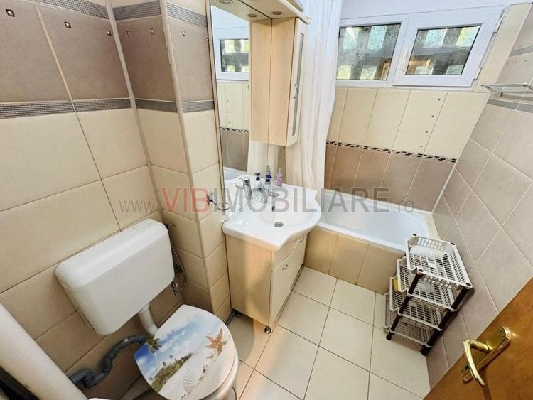 Apartament cu 4 camere semidecomandat în Gorjului