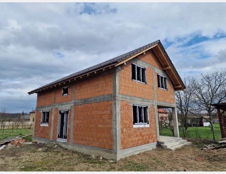 Casa la ro?u p+m - 1